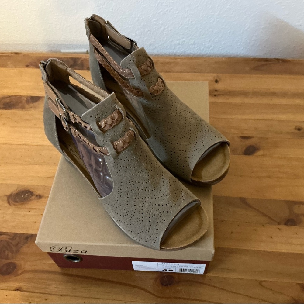Biza sandals, new in the original packing